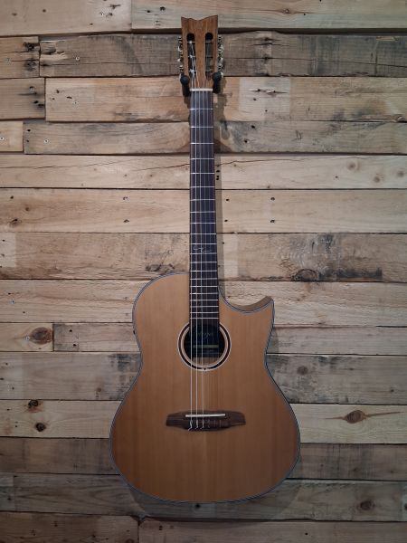 Ortega Coral-NY, Fichte massiv/ Dao, Tonabnehmer, Cutaway, 46mm Sattelbreite, 2nd Hand